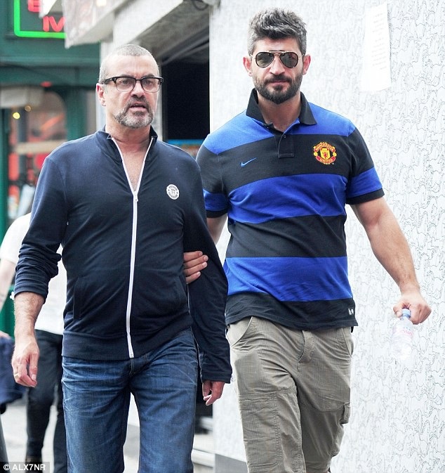 Rắc rối quanh khối tài sản hơn 3.000 tỷ đồng của nam danh ca quá cố - 3 George Michael và Fadi Fawaz