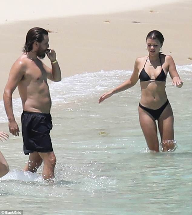 
Cặp đôi mừng sinh nhật lần thứ 35 của Scott Disick tại đây
