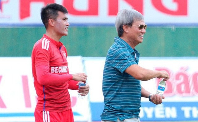 Công Vinh lên tiếng đáp trả HLV Lê Thụy Hải vụ “ăn tiền cầu thủ” - 1
Công Vinh và HLV Lê Thụy Hải thời còn ở Bình Dương