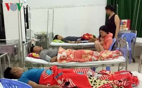 7 thanh niên bị ngộ độc do ăn đặc sản cá chình - 1 Lạ lùng 7 thanh niên bị ngộ độc thực phẩm do ăn cá chình.