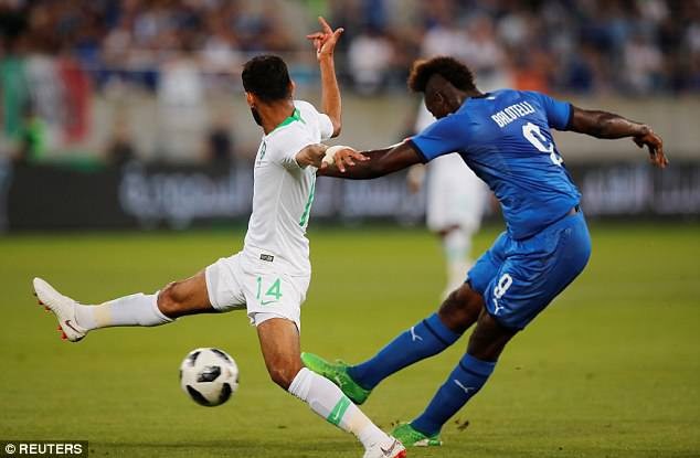 Balotelli lập công, Italia đánh bại đội bóng dự World Cup - Ảnh 4. Balotelli lập công, Italia đánh bại đội bóng dự World Cup - Ảnh 4.