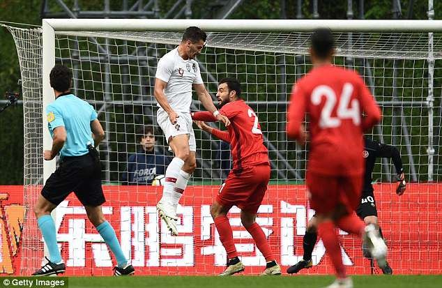 Vắng C.Ronaldo, Bồ Đào Nha hòa thất vọng ở trận giao hữu tiền World Cup - 6
Andre Silva đánh đầu mở tỷ số cho Bồ Đào Nha ở phút 22