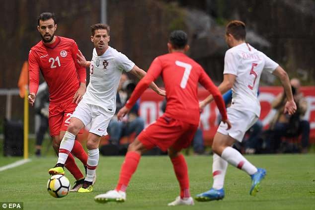 Vắng C.Ronaldo, Bồ Đào Nha hòa thất vọng ở trận giao hữu tiền World Cup - 3
Adrien Silva chơi khá năng nổ ở trận đấu này trong vai trò thay thế C.Ronaldo