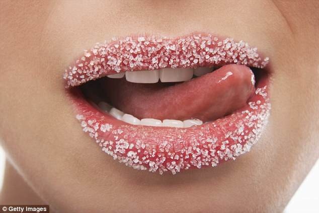 Lý do bạn luôn thèm đồ ngọt sau bữa ăn - 1
Giờ đây khi chúng ta dễ ngồi ăn trước màn hình TV, hơn là trước mặt nhau ở bàn ăn, chúng ta có thể đang tìm kiếm nhu cầu đồ ngọt bên trong này để được đáp ứng.