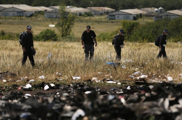 
Hiện trường vụ bắn rơi máy bay MH17 ở miền đông Ukaine năm 2014 (Ảnh: Australian Financial Review)
