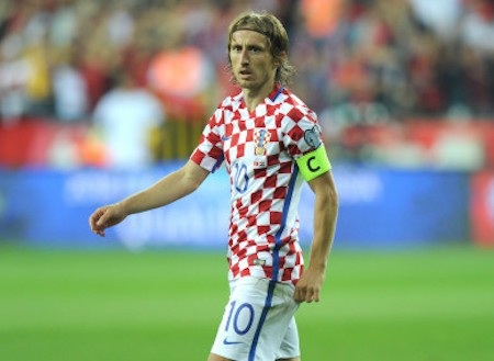 Ký ức World Cup sống động trong tâm trí loạt ngôi sao thế giới - 1 Tiền vệ Luka Modric của Real Madrid, cũng giống như bao cổ động viên bóng đá bình thường khác, luôn có một kì World Cup đặc biệt trong trái tim mình: “Tôi mới 13 tuổi hồi World Cup tại Pháp năm 1998 và tôi đã theo dõi cùng với bạn bè, gia đình ở Zadar. Sau mỗi chiến thắng, chúng tôi lại hạnh phúc hơn. Cùng lúc ấy là một lời giới thiệu tuyệt vời cho Croatia, cả thế giới cuối cùng đã biết đến chúng tôi”.