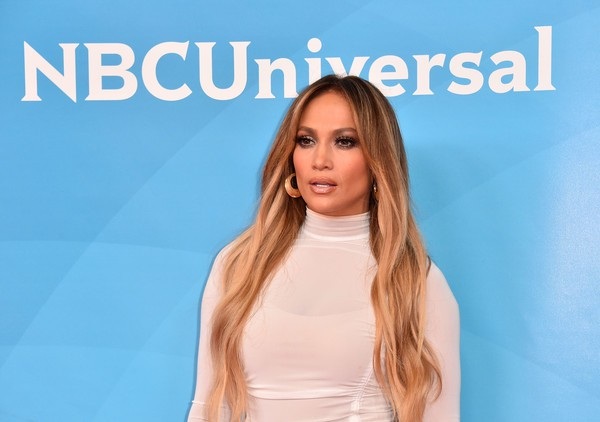 Jennifer Lopez trẻ trung với váy ôm sát - 8
Giám khỏa chương trình gồm có Jennifer Lopez, Ne-Yo, Derek Hough, Jenna Dewan