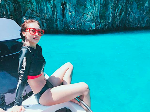 Mới chớm Hè, hot girl Việt đã tưng bừng khoe ảnh diện đồ bơi nóng bỏng - 10 Khả Ngân khác biệt khi chọn kiểu đồ bơi mang phong cách thể thao.