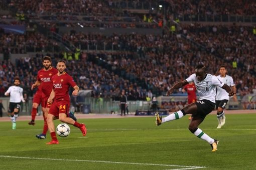 Phòng thủ vụng về, AS Roma đau đớn nhìn Liverpool vào chung kết - 2
Mane (phải) mở tỉ số trận đấu