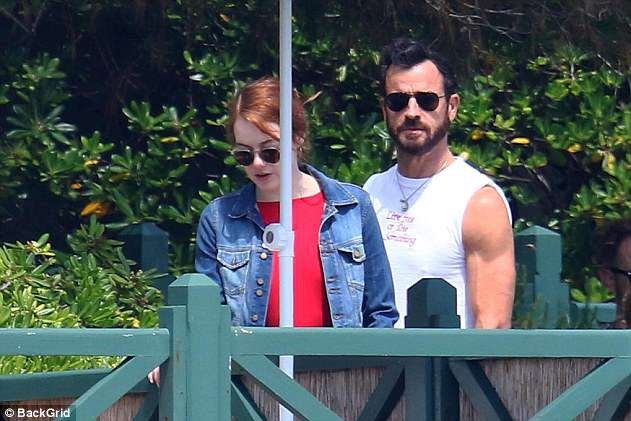 Emma Stone thư giãn bên chồng cũ Jennifer Aniston - 8
Năm ngoái cô giành giải Oscar cho vai nữ chính xuất sắc nhất với vai diễn trong phim La La Land.