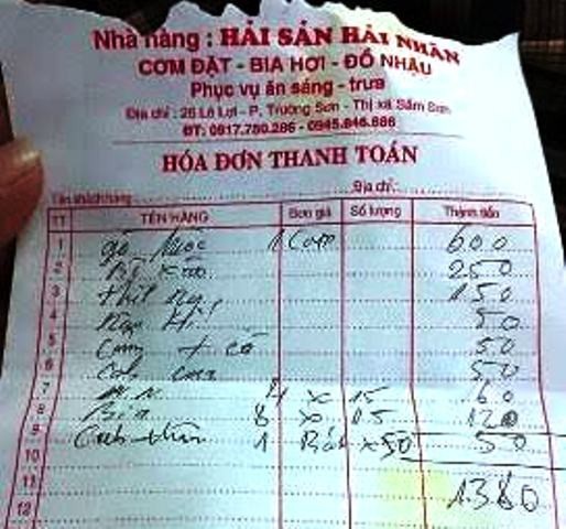 Hải sản tính tiền ghế ngồi, nước chanh phụ thu máy lạnh: Chặt chém vô đối - 5
Hóa đơn với một con gà luộc giá 600.000 đồng.