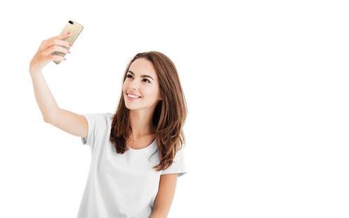 Honor 7C tiếp tục phá vỡ kỷ lục bán hàng đã lập được trước đó - 5 Honor cũng nỗ lực đưa vào 7C tính năng Face Unlock rất được ưa chuộng. Với khả năng nhận diện 1.024 điểm trên khuôn mặt người, không chấp nhận ảnh 2D hay khi chủ nhân nhắm mắt, đeo khẩu trang, có thể mở khóa dù sử dụng trong điều kiện thiếu sáng, tính năng này là điểm nhấn tiếp theo trên Honor 7C.