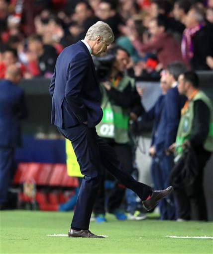 Nỗi thất vọng tột cùng của HLV Wenger ở trận đấu cuối tại cúp châu Âu - 5 HLV Wenger không thể làm gì hơn để giúp Arsenal cải thiện màn trình diễn