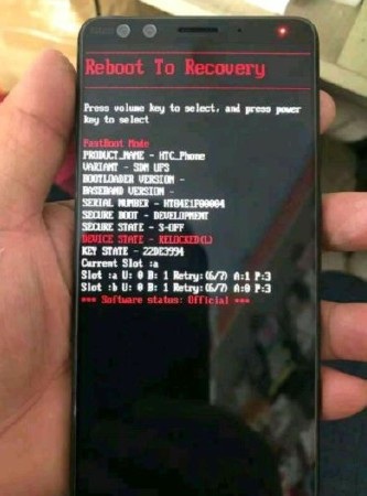 Lộ ảnh thực tế smartphone “bom tấn” với 4 camera sắp ra mắt của HTC - 3 Cụm camera kép ở mặt trước được bố trí ở cạnh trên màn hình, thay vì sở hữu “tai thỏ” như trên iPhone X