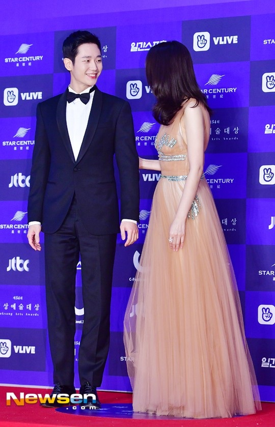 "Chị đẹp" Son Ye Jin quyến rũ bên "phi công trẻ" Jung Hae In - 4 "Chị đẹp" Son Ye Jin quyến rũ bên "phi công trẻ" Jung Hae In - 4