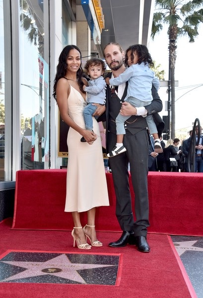 Zoe Saldana khoe 3 con trai trong buổi nhận sao trên đại lộ Danh vọng - 4
Trong sự kiện này, Zoe đã cùng chồng đưa 3 con trai nhỏ đi cùng