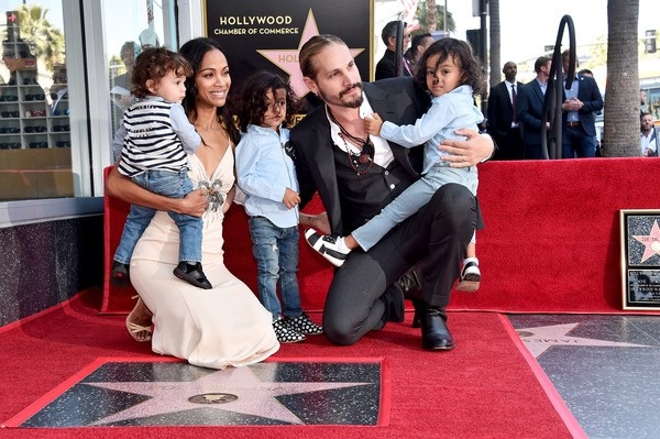 Zoe Saldana khoe 3 con trai trong buổi nhận sao trên đại lộ Danh vọng - 5
Vợ chồng Zoe kết hôn bí mật vào năm 2013 tại London
