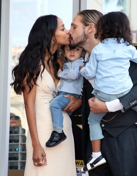 Zoe Saldana khoe 3 con trai trong buổi nhận sao trên đại lộ Danh vọng - 12 Zoe Saldana khoe 3 con trai trong buổi nhận sao trên đại lộ Danh vọng - 12