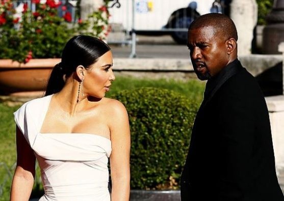 Kim Kardashian lo lắng cho chồng rất nhiều - 6
Ca sỹ 40 tuổi mong vợ dành nhiều thời gian hơn cho mình nhưng Kim thực sự rất bận rộn vì 3 đứa con nhỏ và việc kinh doanh mỹ phẩm