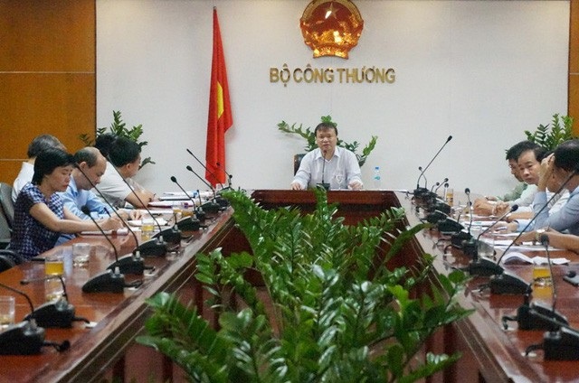 Khai tử xăng A95 - Nhiều hệ lụy khó lường - 1
Lãnh đạo Bộ Công Thương đã có buổi làm việc với doanh nghiệp về tình hình tiêu thụ xăng sinh học E5 - Ảnh: Nguyễn Khánh