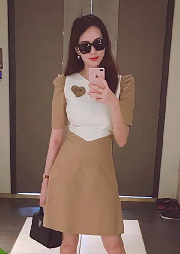 Kỳ Duyên táo bạo với ảnh nude; Đặng Thu Thảo lần đầu xuất hiện sau khi sinh - 3 Hoa hậu Đặng Thu Thảo lần đầu đăng ảnh tái xuất sau khi sinh con hơn 1 tháng. Cô khiến mọi người cảm thấy bất ngờ khi xuất hiện với thân hình rất thon gọn.