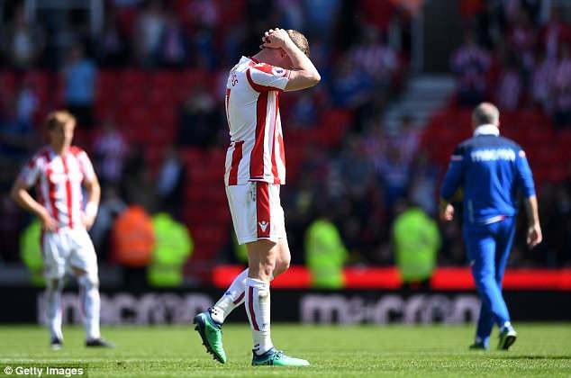 Đội bóng đầu tiên xuống hạng ở Premier League - 1 Stoke City chính thức xuống hạng ở Premier League