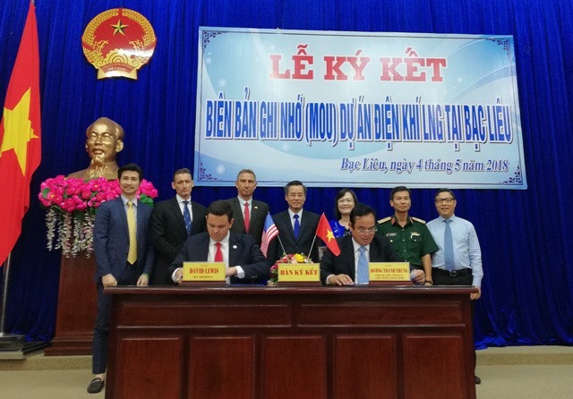 Bạc Liêu sẽ có nhà máy điện khí 4 tỷ USD - 1 UBND tỉnh Bạc Liêu và nhà đầu tư ký kết ghi nhớ thực hiện dự án nhà máy điện khí 4 tỷ USD.