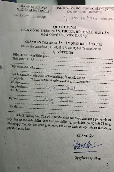 Hành trình gian truân xin cấp sổ đỏ nhà 119 Bà Triệu: Tòa thụ lý vụ án đúng hay sai? - 5
Chánh án TAND quận Hai Bà Trưng Nguyễn Thúy Hằng ký quyết định phân công giải quyết vụ án dân sự.
