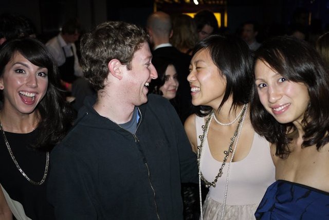 CEO Mark Zuckerberg: Khi "tài năng gặp thời" - 5 Mark Zuckerberg cùng Priscilla Chan thời trung học.