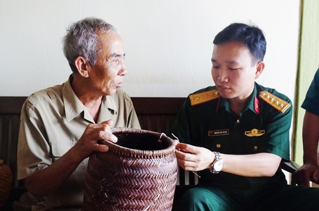 Sau hơn 60 năm giữ gìn, bảo quản, ông Nguyễn Cơ Sở quyết định tặng chiếc bồ tải gạo của bố mình cho Bảo tàng Quân khu 4 để trưng bày, giới thiệu về một chặng đường gian khổ, hào hùng cũng như những đóng góp của lực lượng dân công đối với thắng lợi lịch sử của chiến dịch Điện Biên Phủ