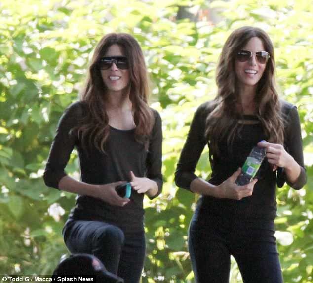 Nữ diễn viên Kate Beckinsale (phải) và người đóng thế trong phim “Total Recall” (Truy tìm ký ức - 2012).