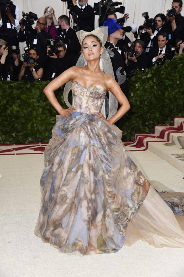 Dàn sao lộng lẫy váy áo dự gala thời trang MET - 50
Ariana Grande cuốn hút trong bộ váy của Vera Wang