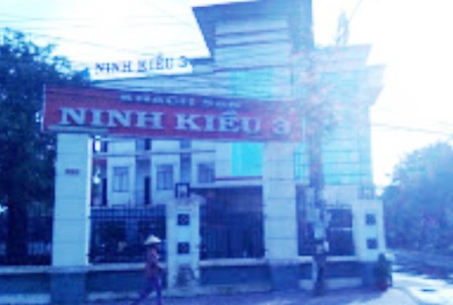 Nam thanh niên nhảy từ tầng 3 khách sạn xuống đất tử vong - 1 Khách sạn Ninh Kiều 3 (Cà Mau), nơi xảy ra vụ việc. (Ảnh: Internet)