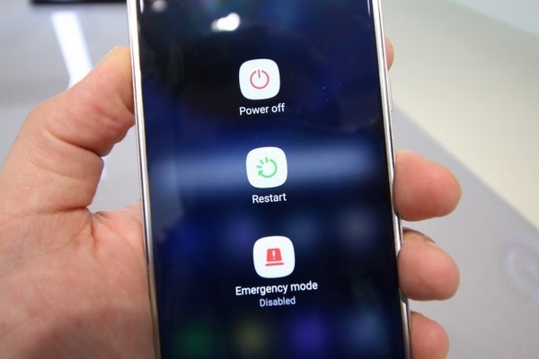 Những quan niệm sai lầm về cách dùng thiết bị công nghệ mà nhiều người vẫn tin - 5 Smartphone cũng cần “nghỉ ngơi” và khởi động lại