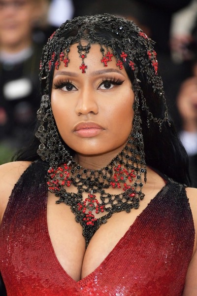 4 người đẹp nổi bật với đầm đỏ - 7
Nicki Minaj sexy đốt mắt khán giả