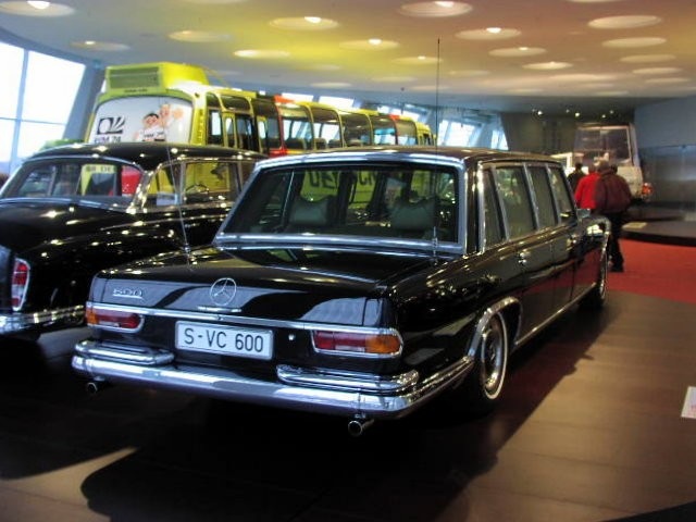 Dàn xe “khủng” phục vụ các đời Tổng thống Nga - 5 Xe Mercedes 600 Pullman tại bảo tàng Mercedes (Ảnh: Wikipedia)
