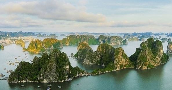 Tuy không phải là ngọn núi cao nhất ở Quảng Ninh nhưng Núi Bài Thơ là địa danh nổi tiếng và được nhiều du khách tìm đến chinh phục. Ảnh: @thanhvht