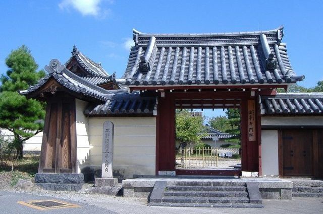 Bất ngờ phát hiện cả kho tàng cổ vật nằm bên trong pho tượng Phật 700 năm tuổi - 1 Bên ngoài ngôi đền cổ Hokkeji tại thành phố Nara, Nhật Bản