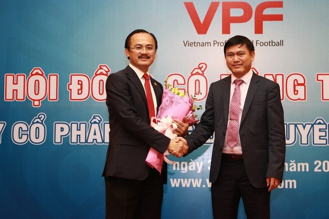 Bầu Tú xin lỗi Phó ban trọng tài Dương Văn Hiền vì “vượt thẩm quyền” - 1
Bầu Tú chính thức lên tiếng về việc vượt thẩm quyền sau khi thôi cộng tác với hàng loạt trọng tài