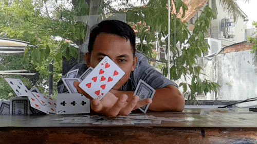 
Tương tự như trên, bạn có thế hóa thành ảo thuật gia điều khiển mọi đồ vật xung quanh bay lơ lửng hệt như đang lạc vào thế giới phép thuật, với chế độ chỉnh đảo ngược thần thánh.
