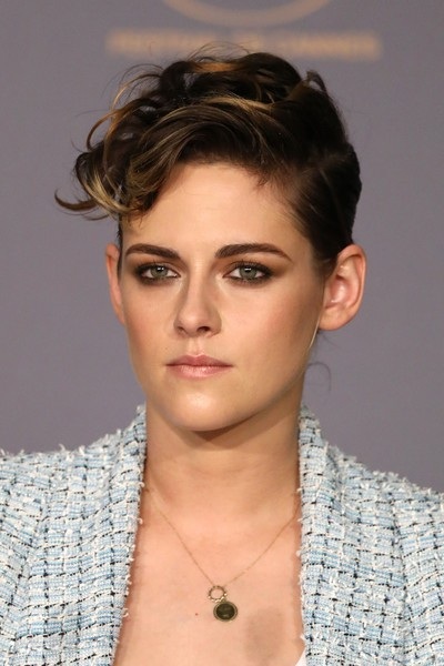 Kristen Stewart "chuẩn men" dự LHP Cannes - 3
Cô trang điểm và làm tóc rất cá tính