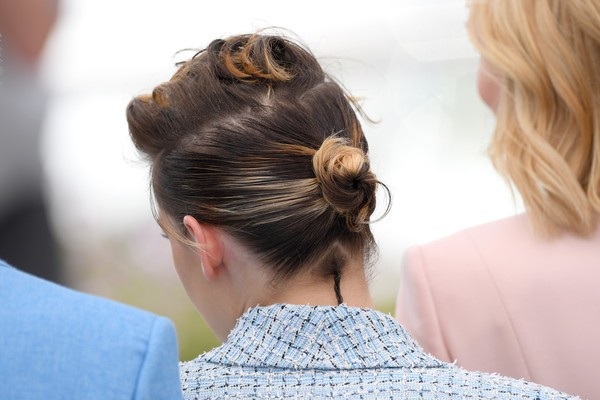 Kristen Stewart "chuẩn men" dự LHP Cannes - 5
Cận cảnh máitóc cầu kỳ của nữ diễn viên trẻ