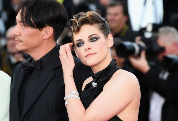 Kristen Stewart "chuẩn men" dự LHP Cannes - 9
Kristen Stewart là gương mặt quảng cáo của Chanel đã nhiều năm nay
