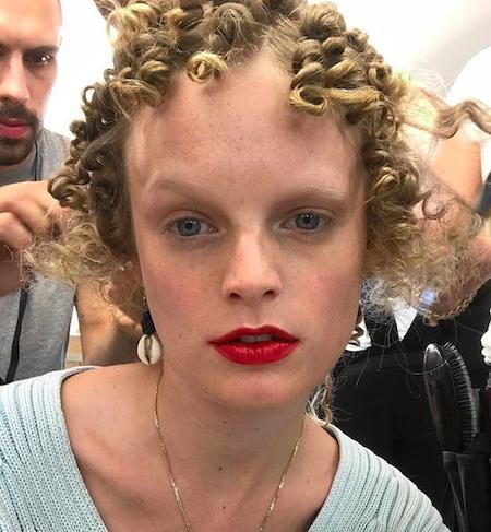 Loạt chân dài đình đám minh chứng cho câu “tốt gỗ hơn tốt nước sơn” - Ảnh 9. Loạt chân dài đình đám minh chứng cho câu “tốt gỗ hơn tốt nước sơn” - Ảnh 9.