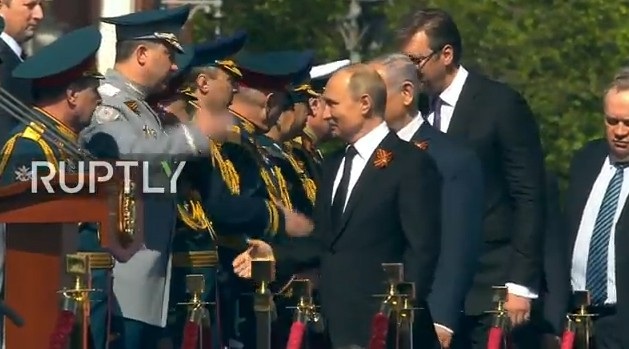 Nga trình diễn hàng trăm khí tài trong lễ duyệt binh mừng ngày Chiến thắng - 63
Tổng thống Vladimir Putin tới lễ duyệt binh