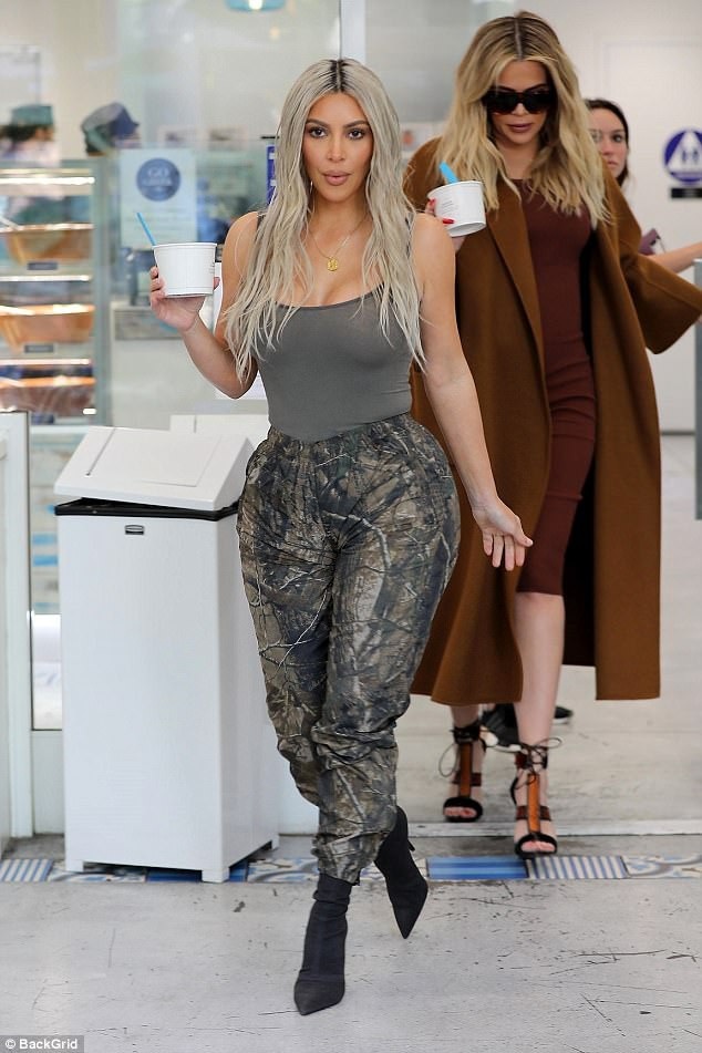 Kim Kardashian đón con thứ 3 nhờ phương pháp mang thai hộ - 7
Người mang thai hộ cô Kim được trả khoảng 450 nghìn USD sau khi em bé chào đời.