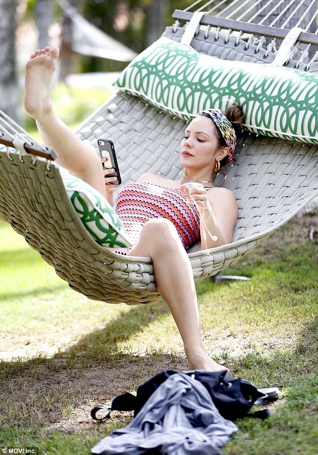 Katharine McPhee đẹp nuột nà tại Hawaii - 7
Katharine McPhee từng kết hôn với Nick Cokas vào năm 2008 và hoàn tất thủ tục ly dị vào năm 2016