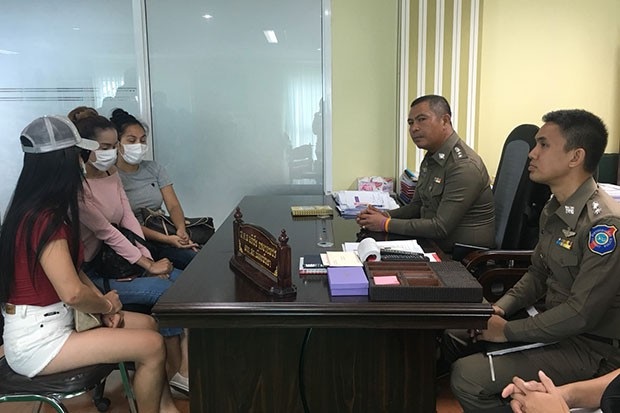 3 nhân vật trong đoạn video khiêu dâm với khách nước ngoài tại cơ quan điều tra