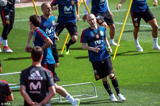 Dàn sao Tây Ban Nha thư giãn trước cuộc đấu với Thụy Sỹ - 4
Iniesta hướng đến kỳ World Cup cuối cùng trong sự nghiệp