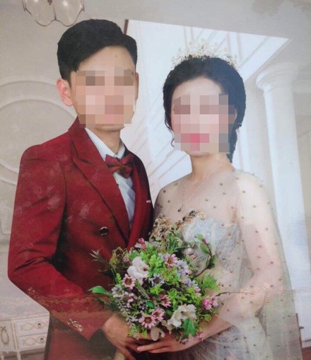 Sự thực ít biết phía sau đám cưới chú rể kém cô dâu 10 tuổi - 1
Ảnh cưới của đôi vợ chồng Biên - Lan.